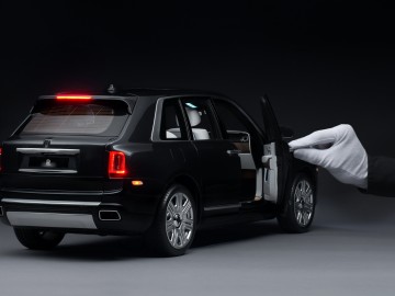  Rolls-Royce Cullinan w skali 1:8 &ndash; Jak prawdziwy